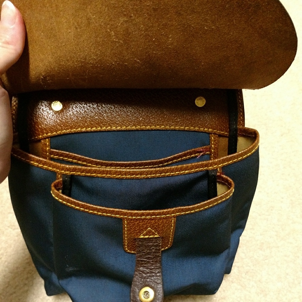 Dooney and Bourke crossbody/shoulder bag